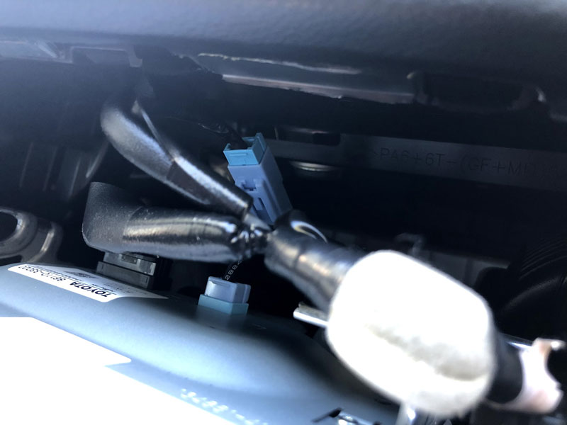 Lexus ES350 2014 display cable connected