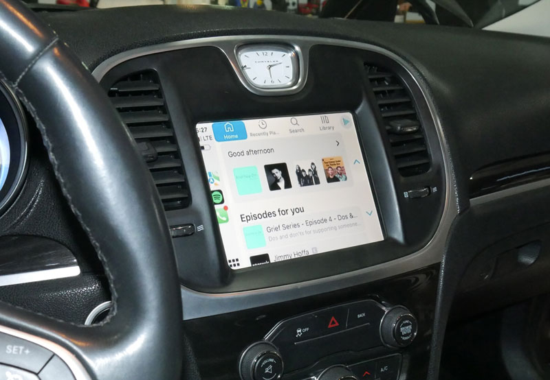 Aftermarket Apple CarPlay on Chrysler 300 2015 stereo