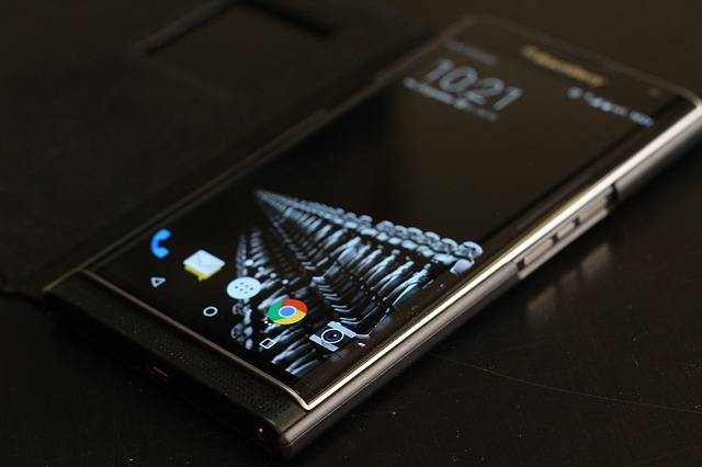 GROM Audio News Update Blackberry Touchscreen Phone