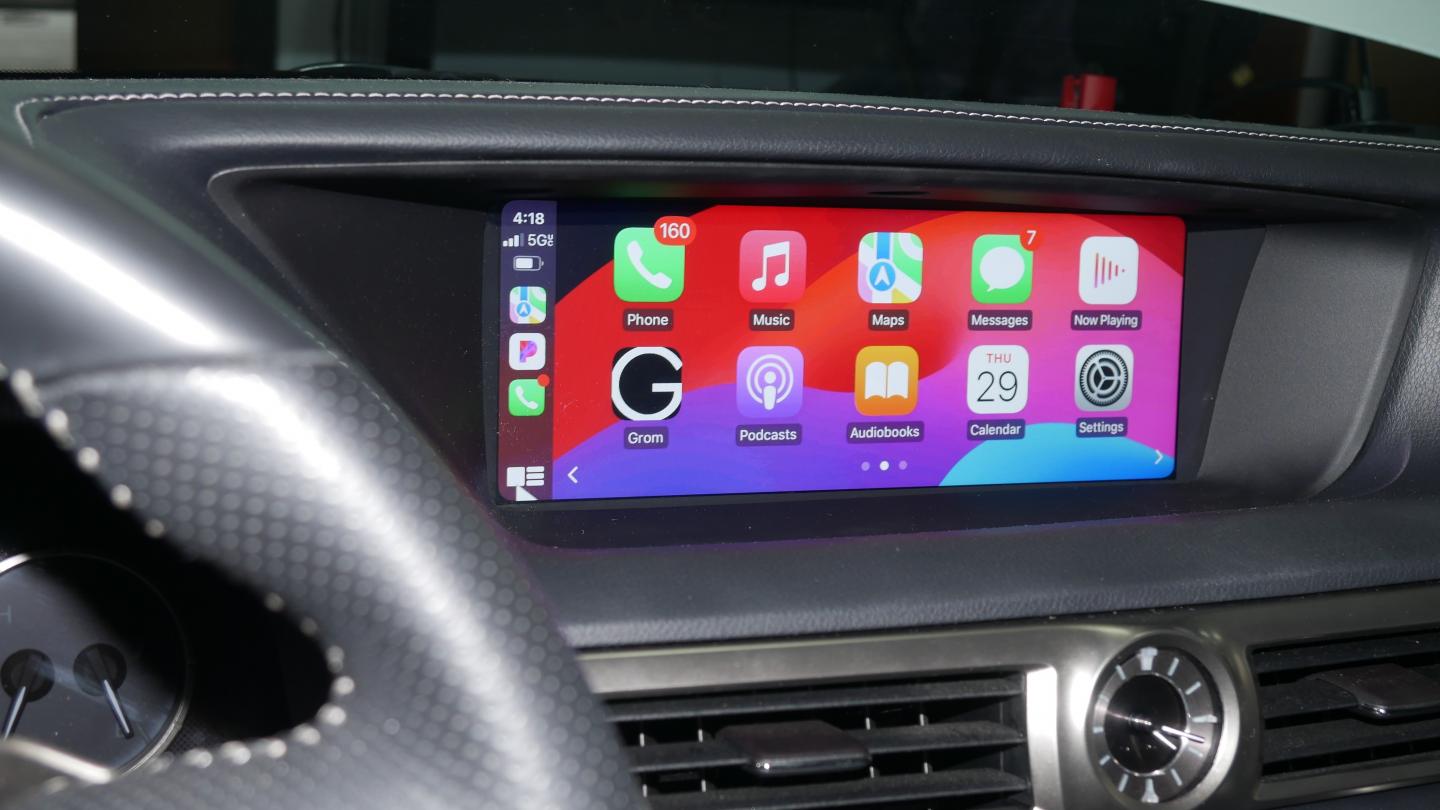 CarPlay on Lexus using GROM VLine VL2.