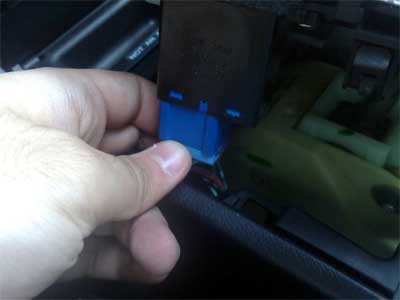 GROM USB MP3 and iPod adapter in Honda Accord 2007 - disconnect the seat heater switches.