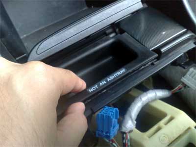 GROM USB MP3 and iPod adapter in Honda Accord 2007 - open small compartment