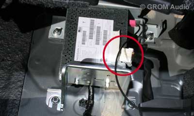 Installation of GROM USB MP3 and iPod  adapter in Infiniti FX35 2009 - step17
