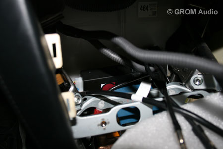 Installation of GROM USB MP3 and iPod adapter into Lexus SC430 2006 - place GROM behind the stereo or in teh glove box