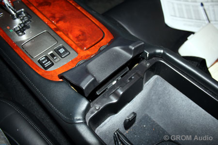 Installation of GROM USB MP3 and iPod adapter into Lexus SC430 2006 - remove the radio