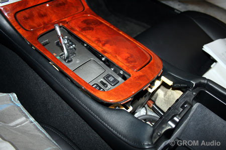 Installation of GROM USB MP3 and iPod adapter into Lexus SC430 2006 - unclip trim around gear shift