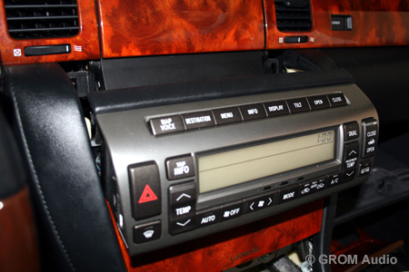 Installation of GROM USB MP3 and iPod  adapter into Lexus SC430 2006 - unclip AC controls