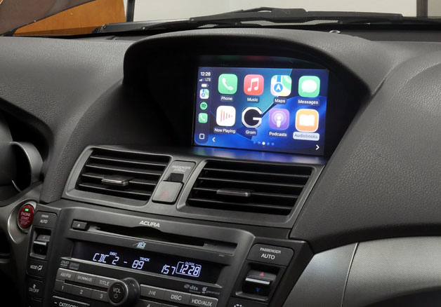 Acura car stereo upgrade with CarPlay