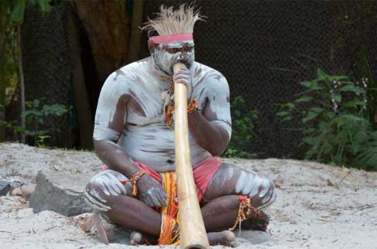 Australian-Aborigine-playing-on-Didgeridoo